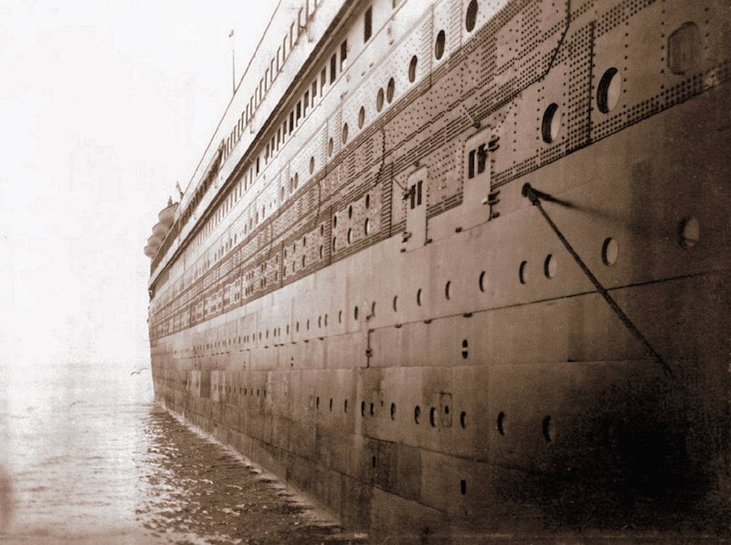RMS TItanic side view